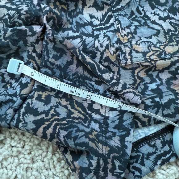 Athleta Trekkie North Shorts Kinetic Abstract Black Size 4 - Picture 8 of 8